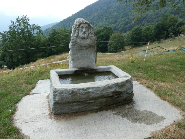 fontana in pietra (Prato del Rio)